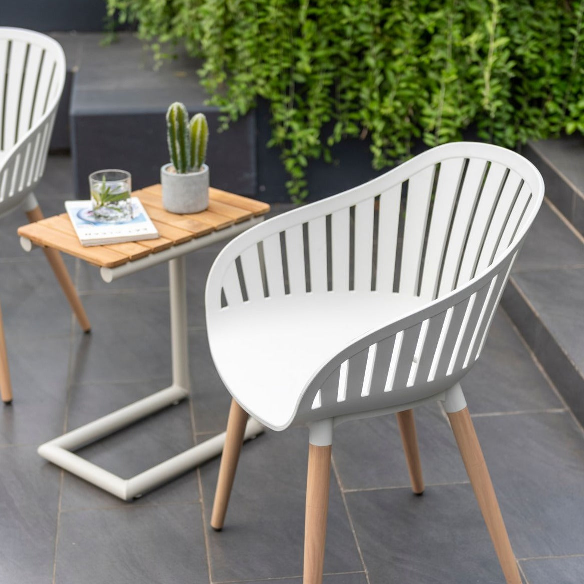 Portals Light C-shape Chair Set